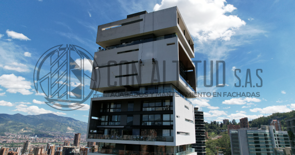 Pintura de Edificios en Medellín ¡Para una Ciudad Vibrante!